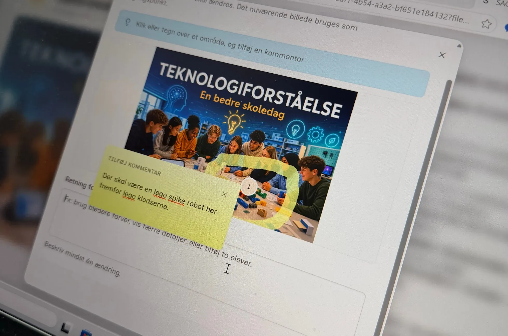 En bærbar viser et SAGA-forløb, “Teknologiforståelse – en bedre skoledag”, didaktiseret til klassen.